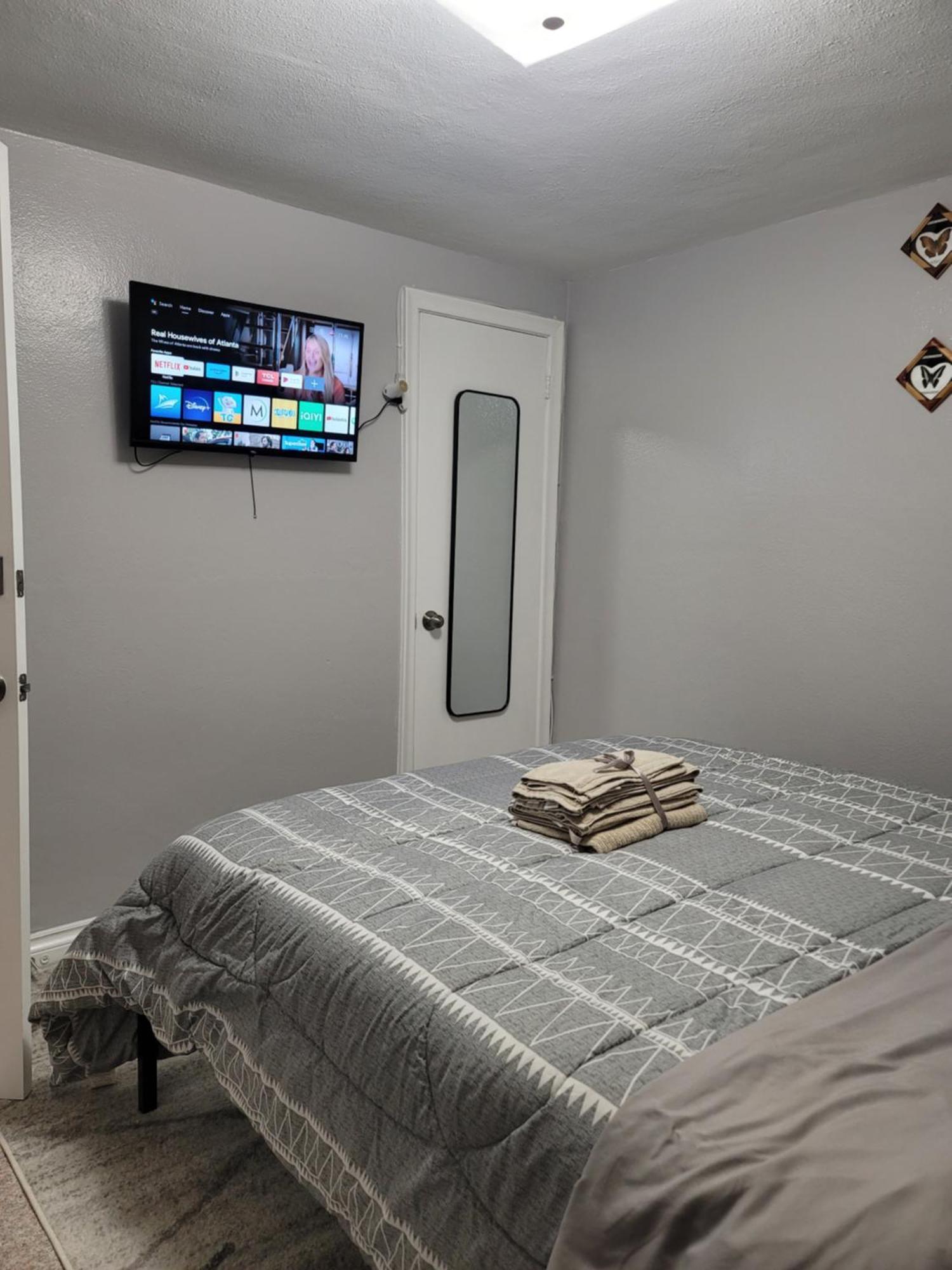 Falstaff Home Торонто Экстерьер фото